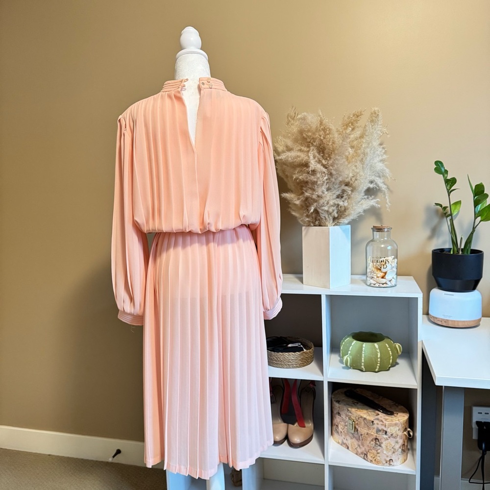 Vintage Silhouette Peach Dress - Picture 3 of 4